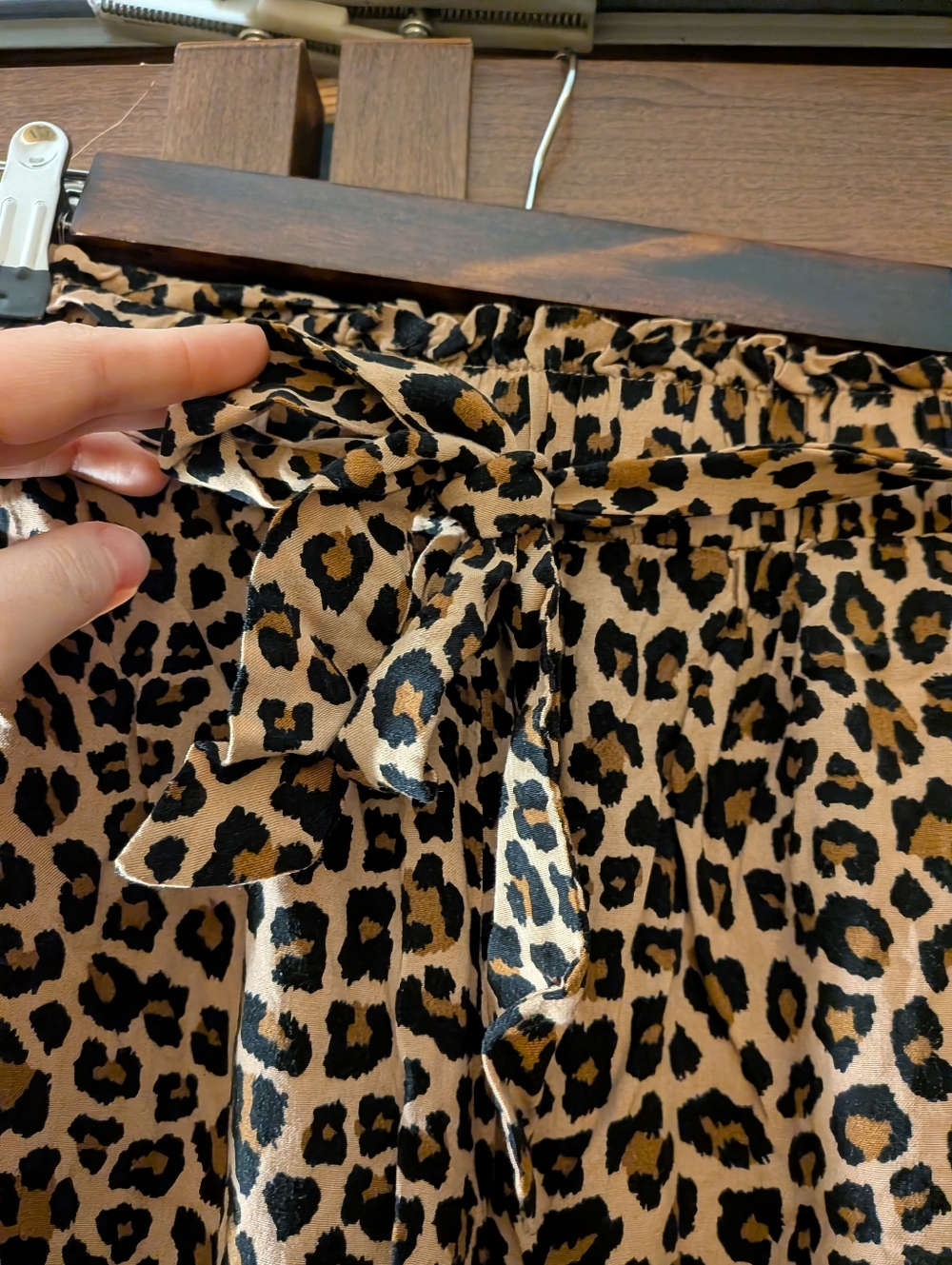Leopard Print Wide Leg Pants With Bottom Slits And Pockets - Picture 5 of 12